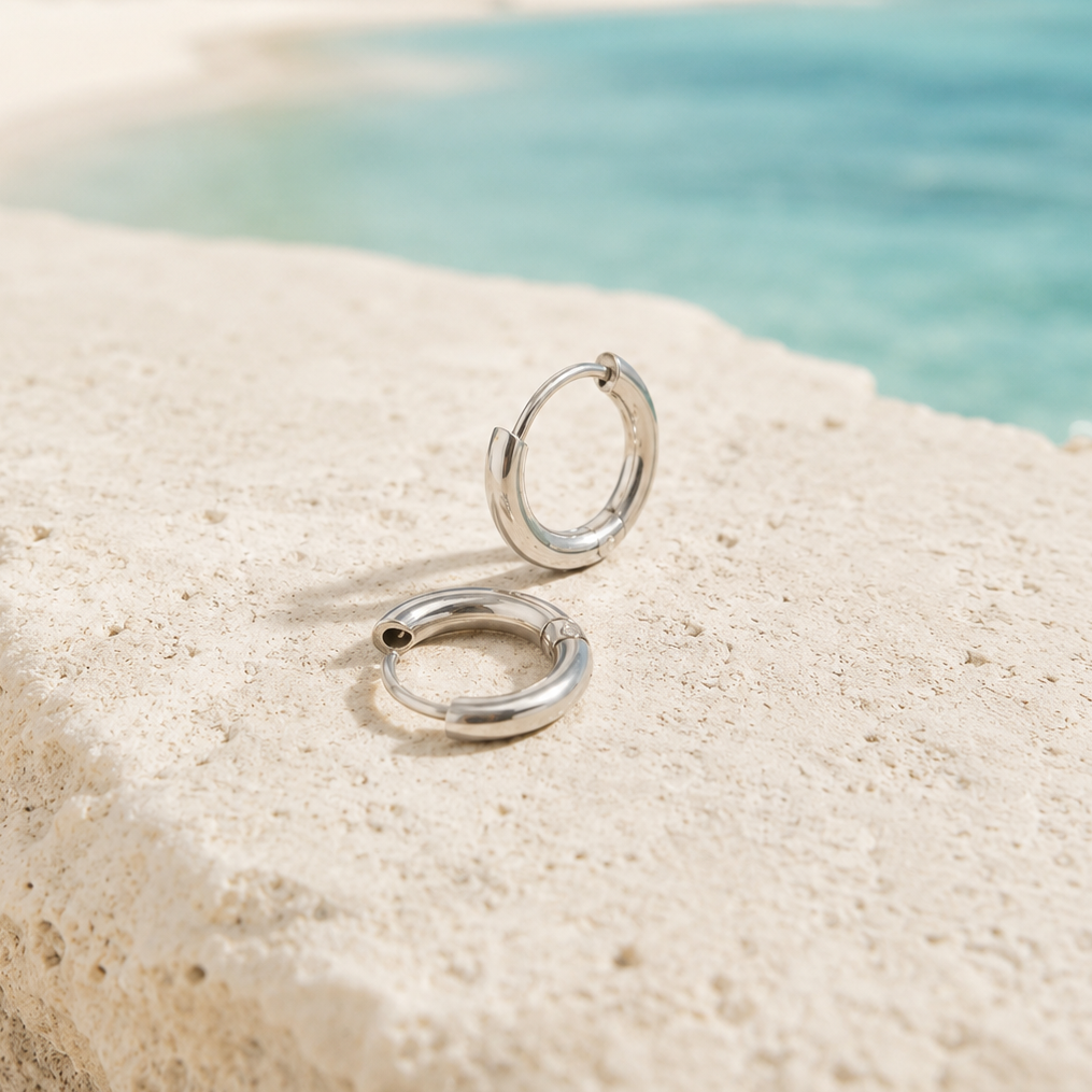 Minimal Cay Huggie Earrings